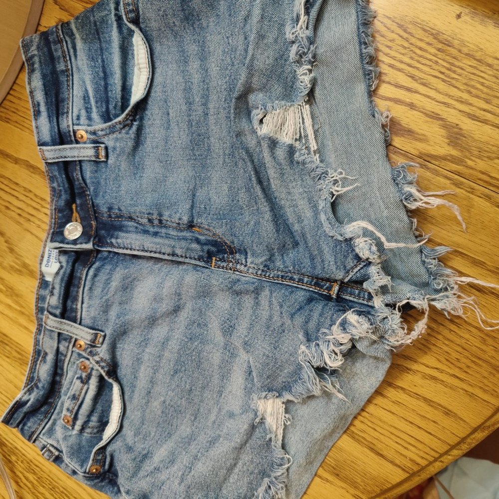 Daisy Dukes - Picture 2 of 6